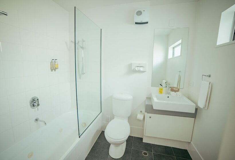 إستوديو قياسى, Airport Delta Motel