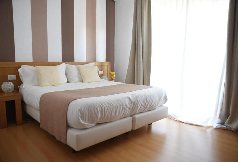 スタンダードルーム, The Night Guest House