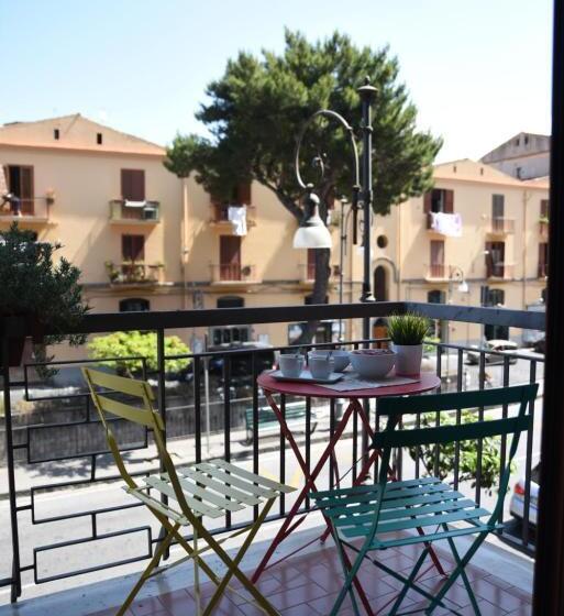 スタンダードルーム, The Night Guest House