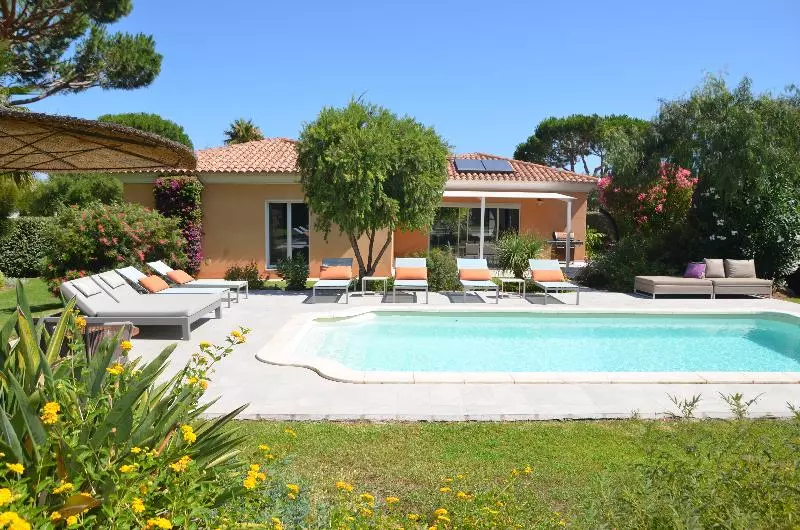 プール付３ベッドルーム　ビラ, Domaine Villas Mandarine Private Pools & Spa