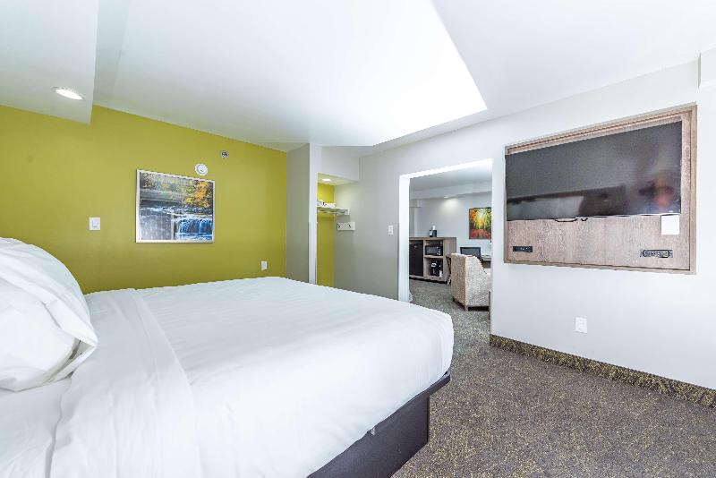 带大床的套房, Best Western Plus Apple Valley Lodge Pigeon Forge