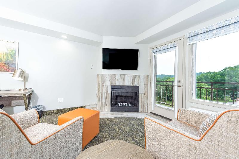 带大床的套房, Best Western Plus Apple Valley Lodge Pigeon Forge