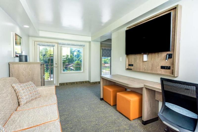 带大床的套房, Best Western Plus Apple Valley Lodge Pigeon Forge