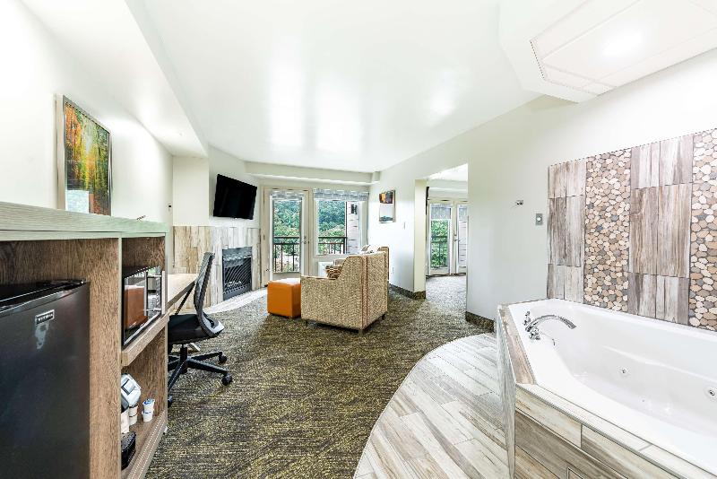 带大床的套房, Best Western Plus Apple Valley Lodge Pigeon Forge