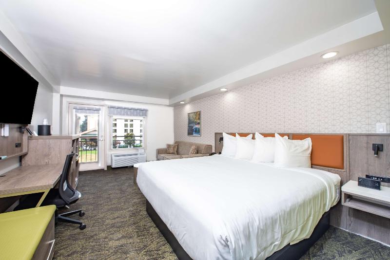 带大床的标准间, Best Western Plus Apple Valley Lodge Pigeon Forge