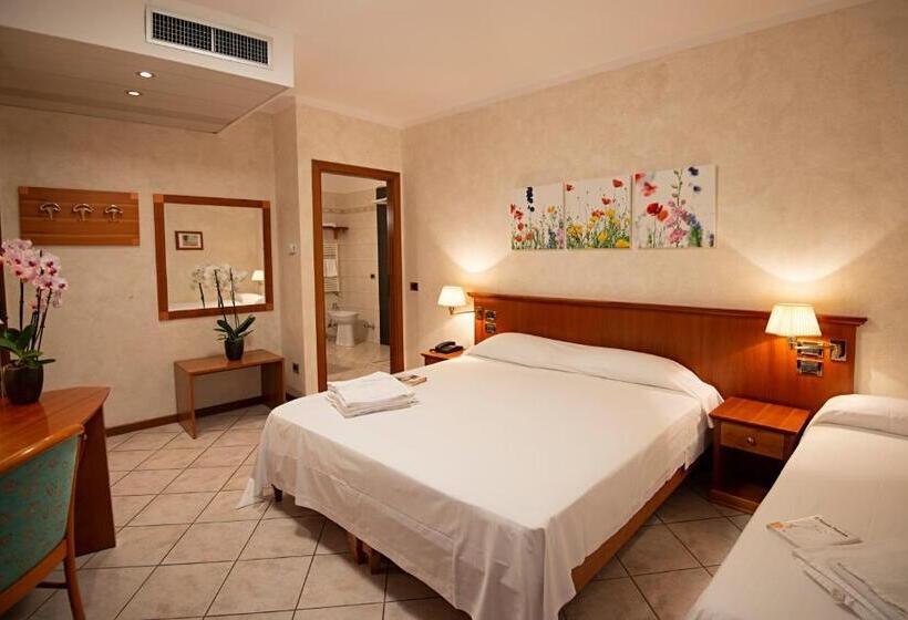 غرفة كومفورت ثلاثية, Corte Regina