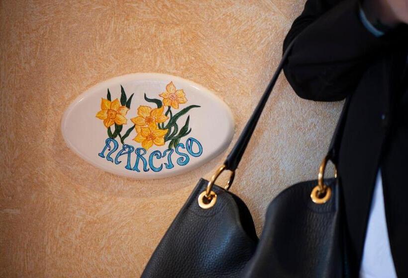 غرفة قياسية مطلّة علي البحيرة, Corte Regina