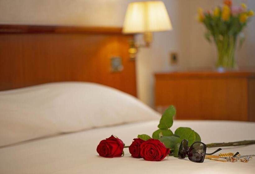 غرفة قياسية, Corte Regina