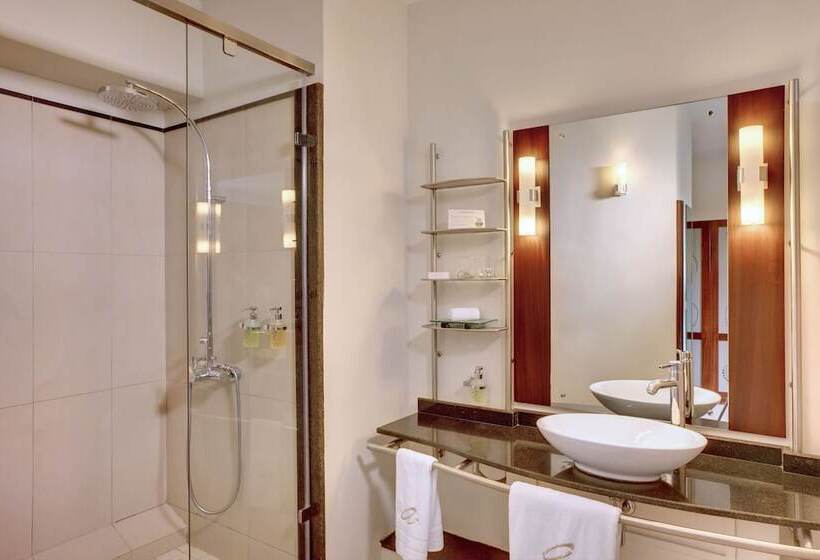 سوییت جونیور, The Address Boutique