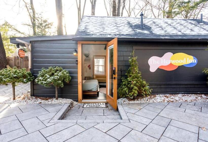 Студия Deluxe, The Herwood Inn