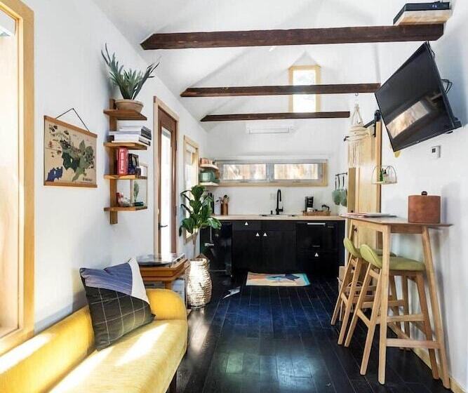 Студия Deluxe, The Herwood Inn