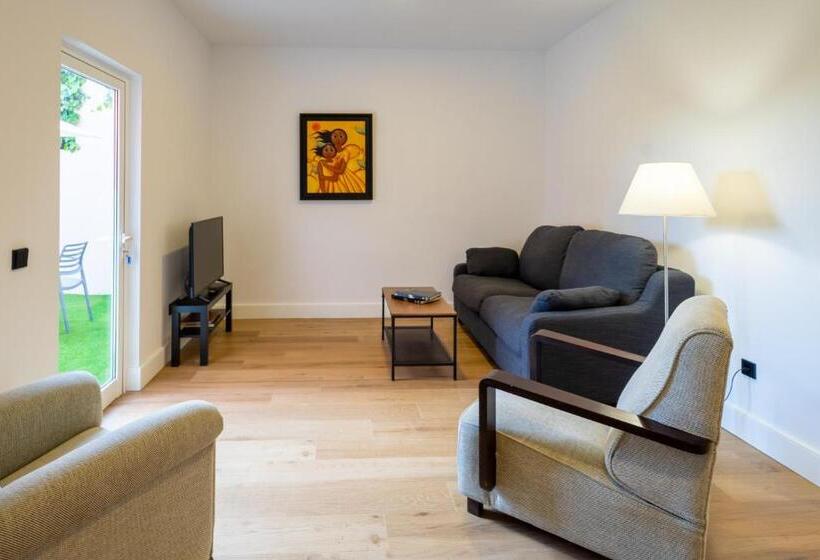 آپارتمان 3 خوابه, Albor Suites