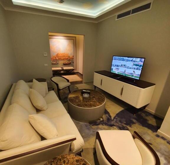 سوییت جونیور با چشم‌انداز دریا, Fleet Club Mahrousa