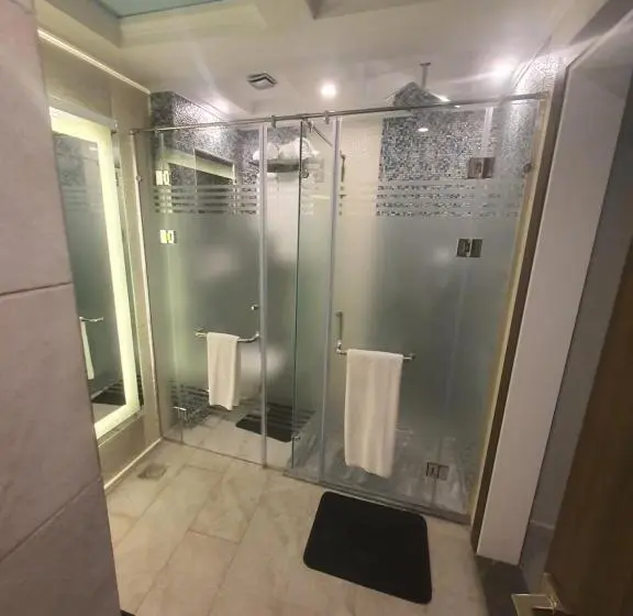 اتاق خانوادگی, Fleet Club Mahrousa