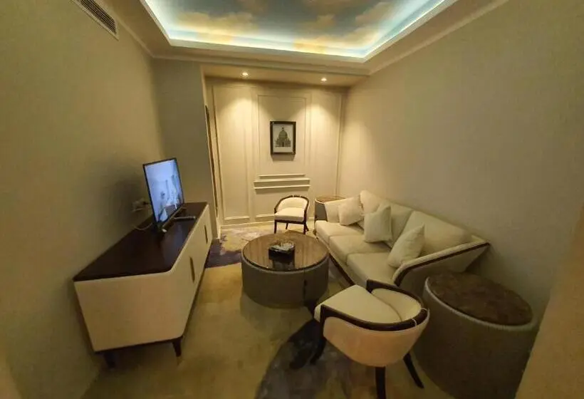 سوییت جونیور با چشمانداز استخر, Fleet Club Mahrousa