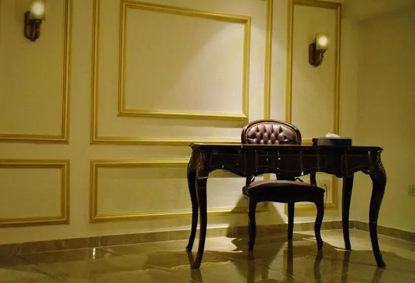مجموعه ویستا شهر, Fleet Club Mahrousa