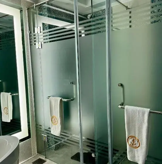 سوئیت با تخت بزرگ, Fleet Club Mahrousa