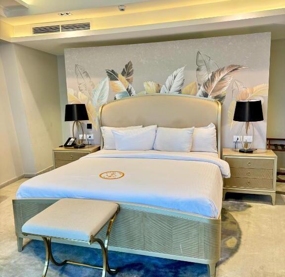 سوئیت با تخت بزرگ, Fleet Club Mahrousa