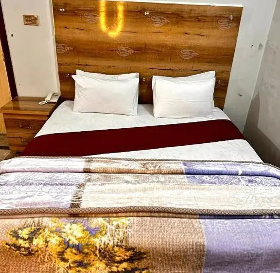 Quarto Deluxe Individual, Shelton Royal