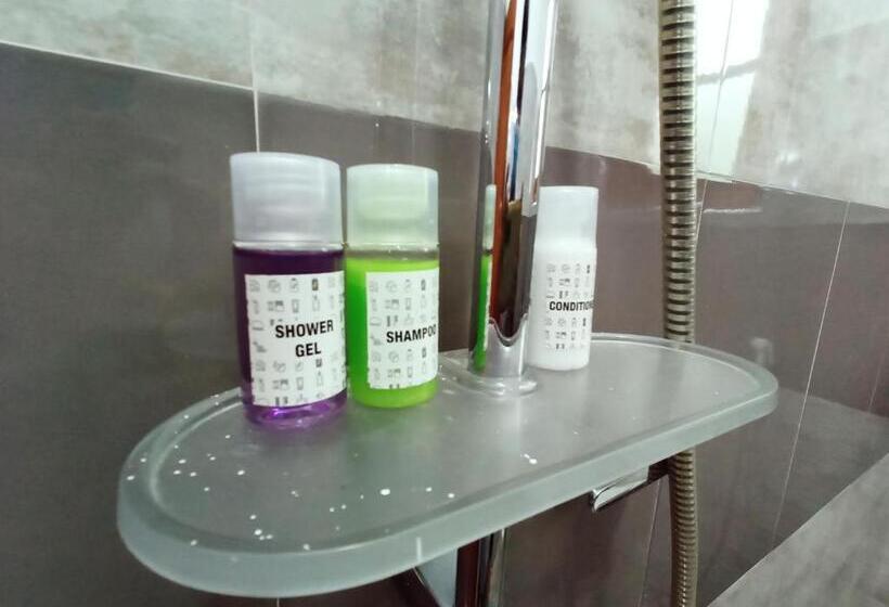 Трехместный Номер Стандарт Вид на Сад, Three Elephant Holiday Inn