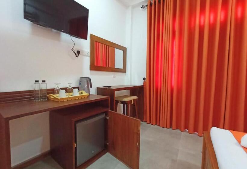 Трехместный Номер Стандарт Вид на Сад, Three Elephant Holiday Inn