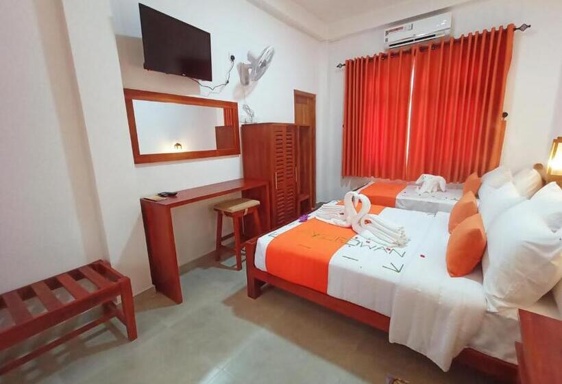 Трехместный Номер Стандарт Вид на Сад, Three Elephant Holiday Inn