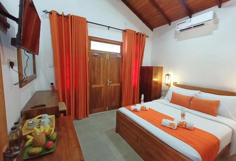 Номер Стандарт Вид на Озеро, Three Elephant Holiday Inn