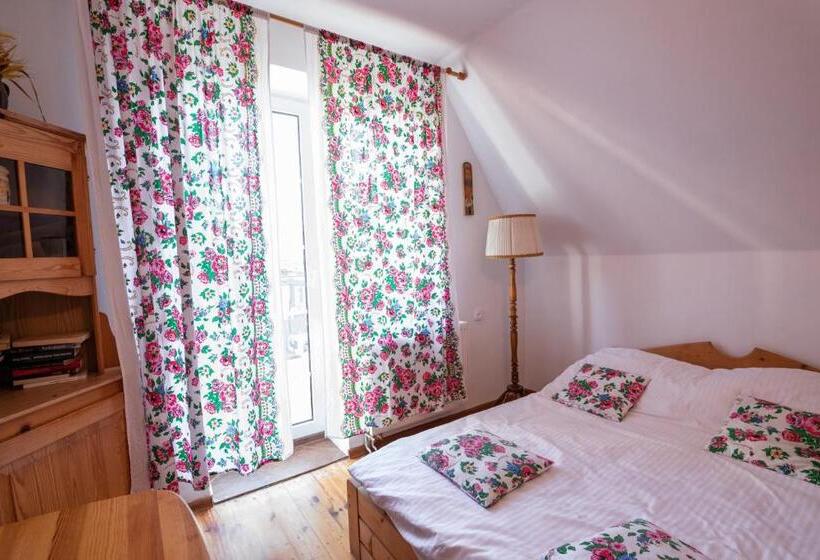 Economy Quadruple Room, Willa Mewa