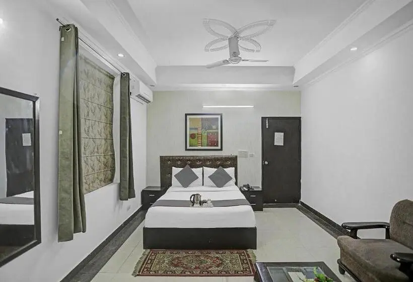 Classic Kolmen Hengen Huone, Townhouse Happy Keys Near Iskcon Temple Noida