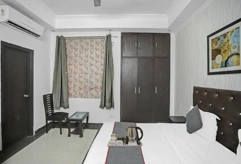 Classic Kolmen Hengen Huone, Townhouse Happy Keys Near Iskcon Temple Noida