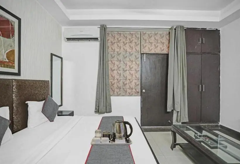 Classic Kolmen Hengen Huone, Townhouse Happy Keys Near Iskcon Temple Noida