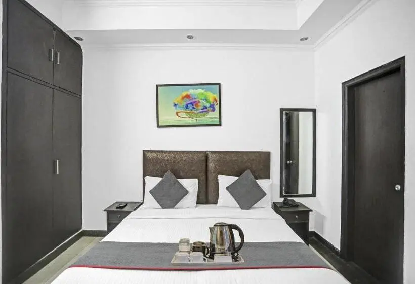 Classic Kolmen Hengen Huone, Townhouse Happy Keys Near Iskcon Temple Noida