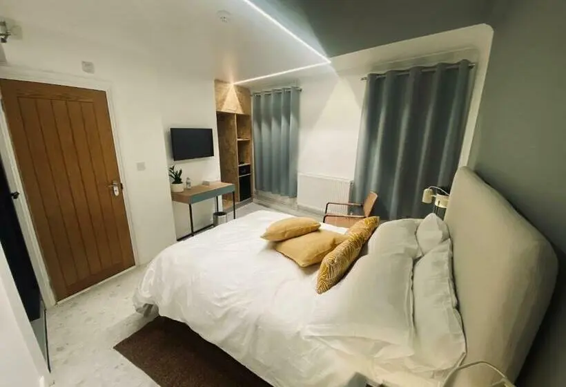 デラックススタジオ, Station Rooms