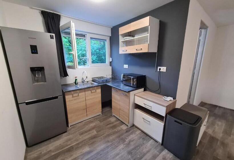 Апартаменты 1 Спальня с Террасой, Sipos Vendég és Apartmanház