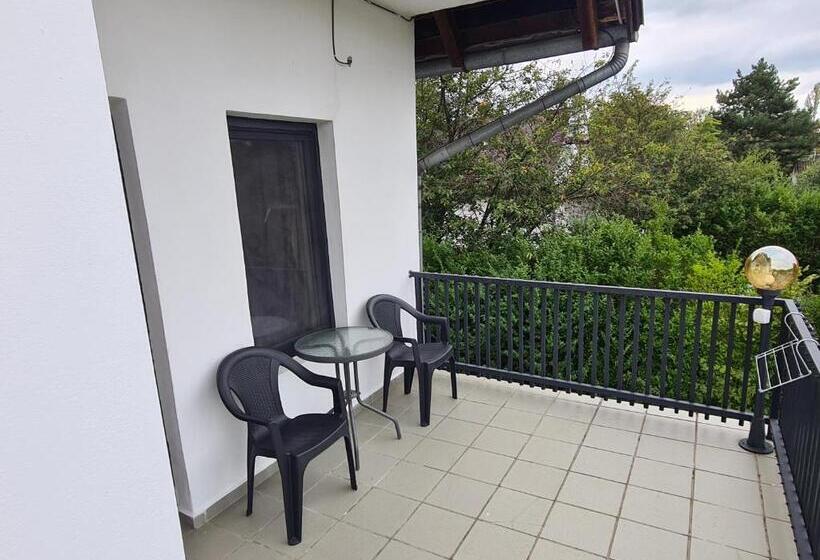 标准间内部标间, Sipos Vendég és Apartmanház