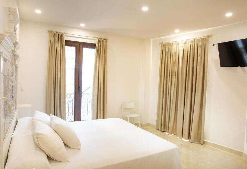 バルコニー付きスタンダードトリプルルーム, Posada Boutique El Gallo Morón