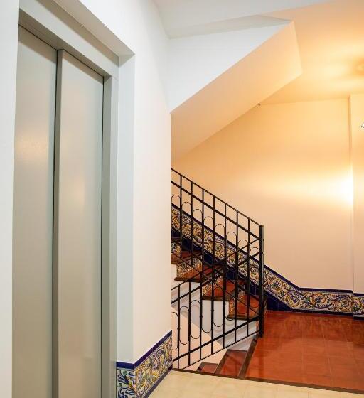 Четырехместный Номер Стандарт с Балконом, Posada Boutique El Gallo Morón