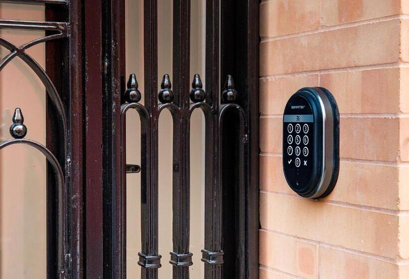 Четырехместный Номер Стандарт с Балконом, Posada Boutique El Gallo Morón