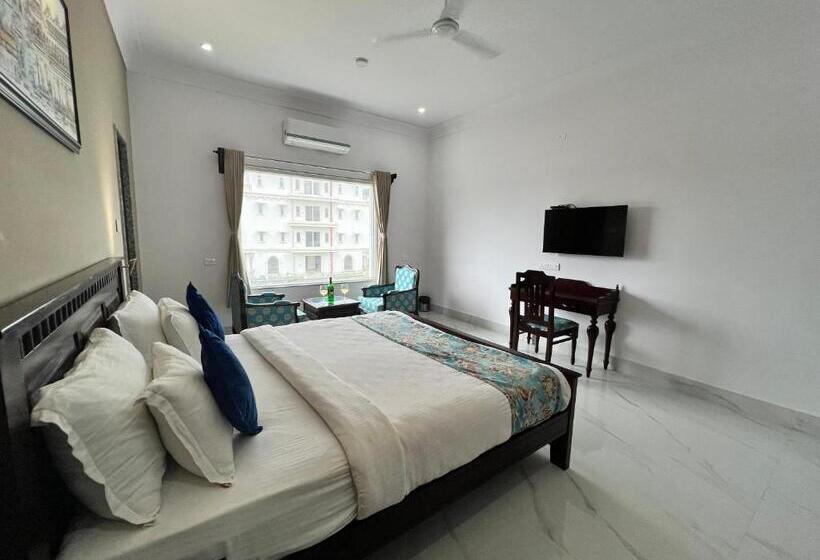 Номер Стандарт, Revaas Lake View Boutique Stay