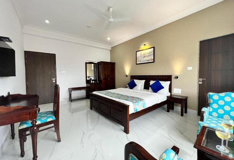 Номер Стандарт, Revaas Lake View Boutique Stay