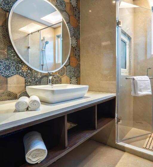 غرفة عائلية, Le Roi Lake View, Koti