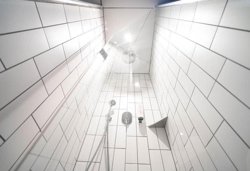 수피리어 룸, Grefis