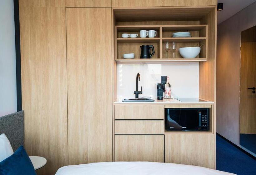 디럭스 주니어 스위트, Grefis