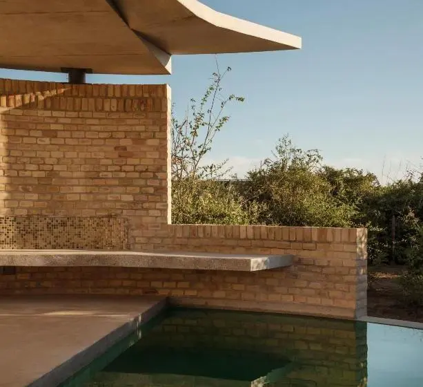 سوییت لوکس, Terrestre, A Member Of Design Hotels