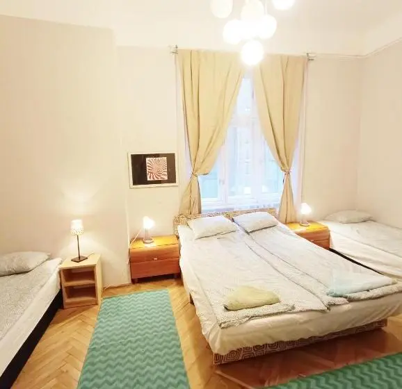 اتاق خانوادگی, Bridgetown Hostel