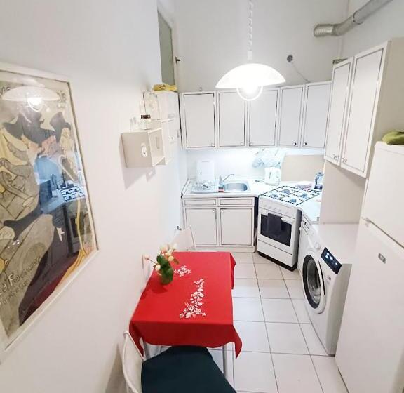 Perhehuone, Bridgetown Hostel