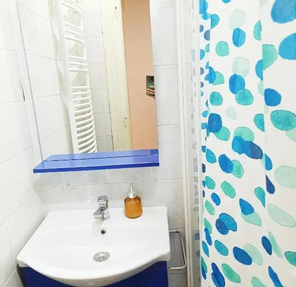 تختخواب در اتاق مشترک, Bridgetown Hostel