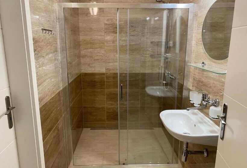 דירת שני חדרים, Penzion Trödler