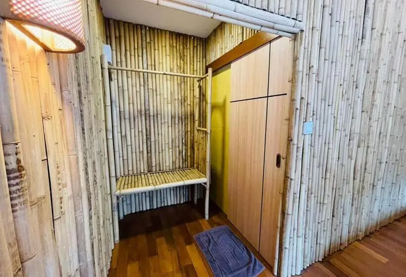 デラックスバンガロー, Absolute Beachfront Resort