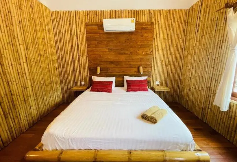デラックスバンガロー, Absolute Beachfront Resort